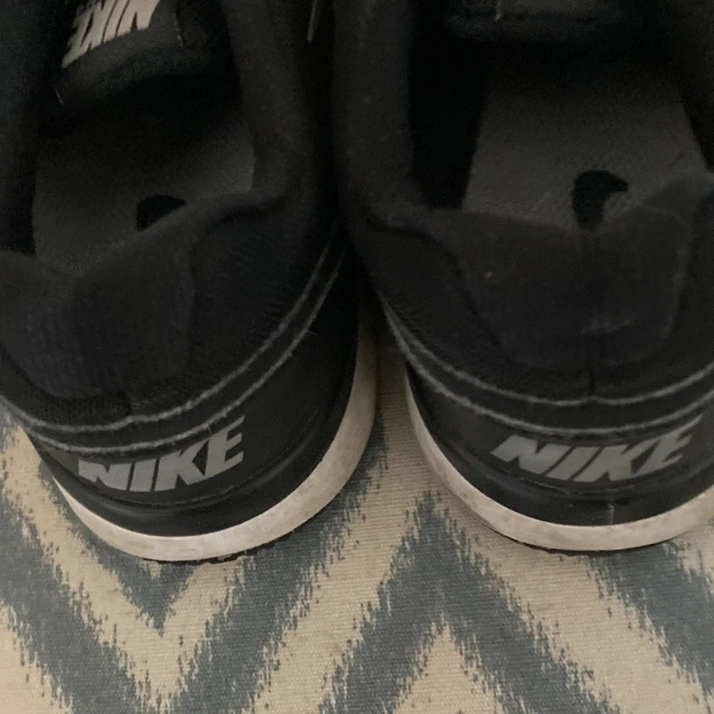 Nike Black‎ and White Running Shoes 9